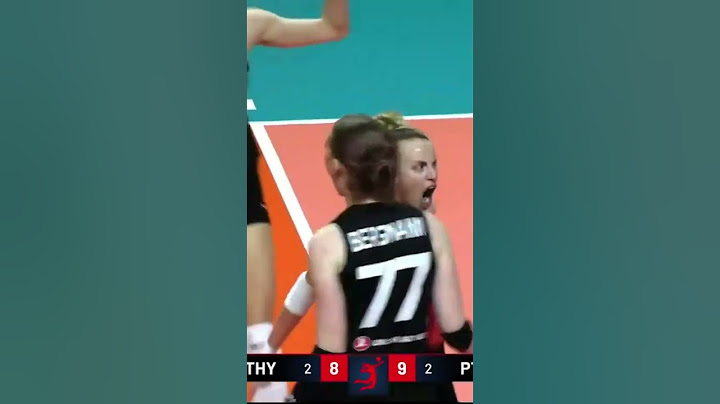 Julia Bergmann medalhando É na potência A líbero  caiu de costas com a violência do ataque 😁