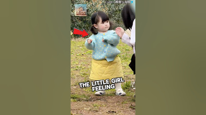 Adorable Little Girl Steals the Attention of a Schoolgirl at the Park! 😂❤️ #shorts