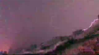 Şimşekler çakıyor