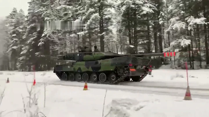 The Finnish Army's Leopard 2A6 performs an emergency braking test at 50 km/h. #Shorts