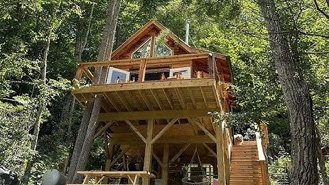 This stunning off-grid treehouse uses a  HomeBiogas Bio-Toilet to create clean energy!