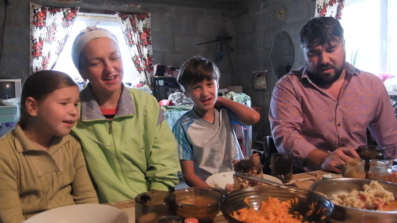 сегодня в семье рюмкиных переполох. традиционная семья. ансамбль читинская слобода. ансамбль рюмкиных. новогодний переполох сериал 2012.