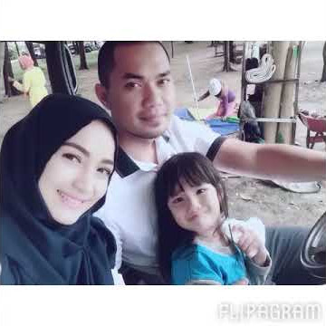 IMEL PUTRI CAHYATI WITH FAMILY