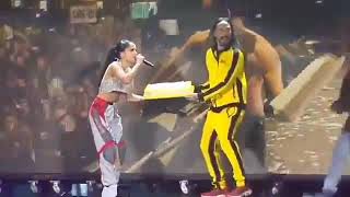 Becky G - Steve Aoki le dan increíble Sorpresa a Awsumo