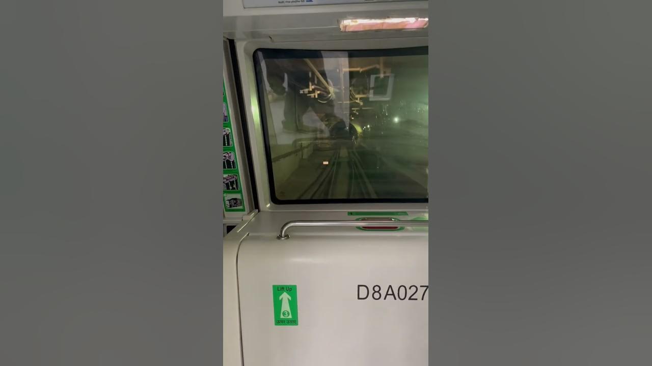 delhi-metro-pilot-cabin-is-open-technical-issue-in-door-be-care-full