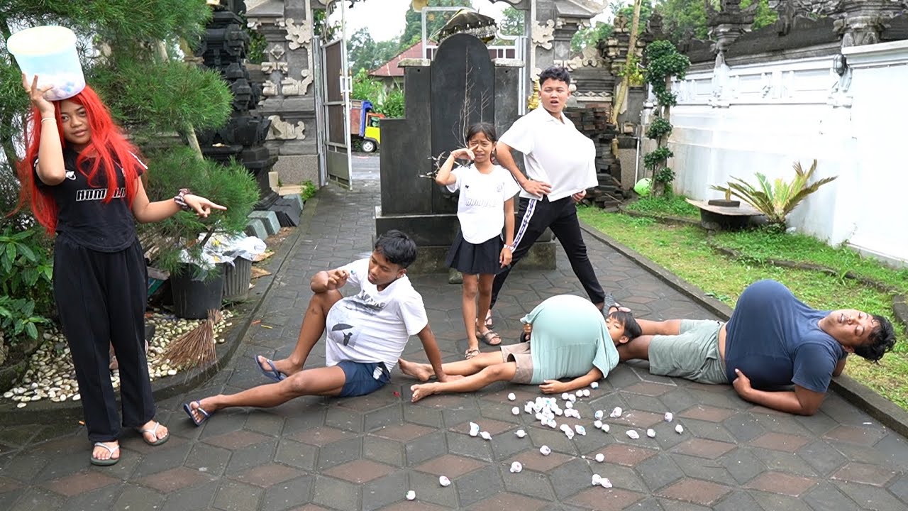 SEMUA PERVTNYA BESAR GARA GARA MAKAN PERMEN BOLA M4TA YANG DI JUAL IBU M1STER1US