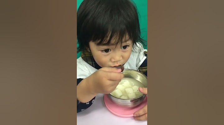 音音剛上幼稚園學吃飯