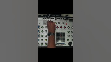 Battle of the Mono Synths: Synthi AKS #VCS3 #ems #synthiaks #synth