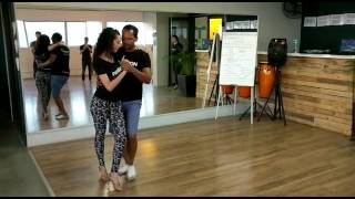 Kizomba class demo: Hip wave & leg flick