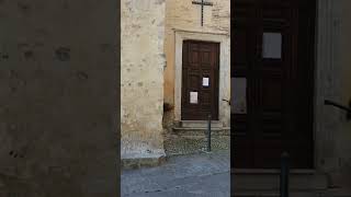 Affascinante vicolo con splendida veduta