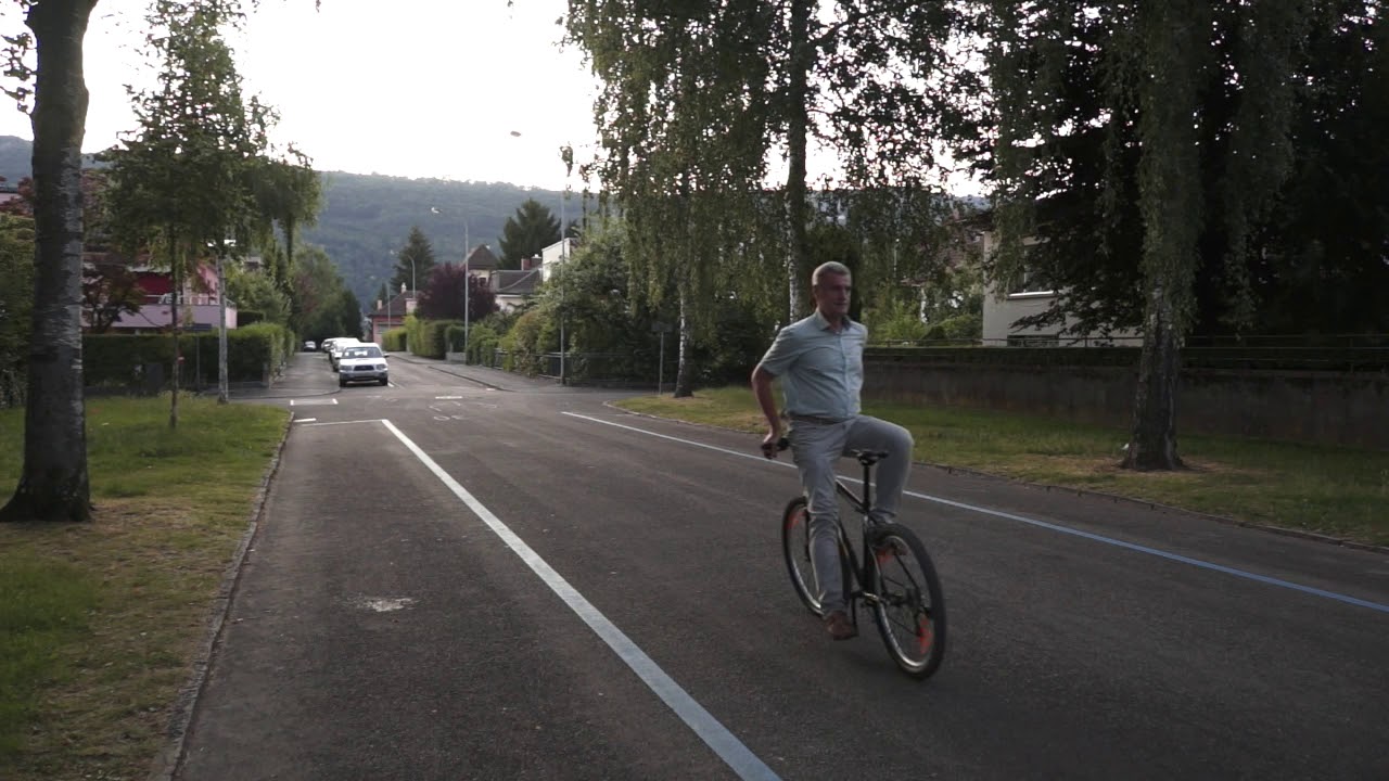 Rückwärts mit dem Velo fahren - необычная езда на велосипеде