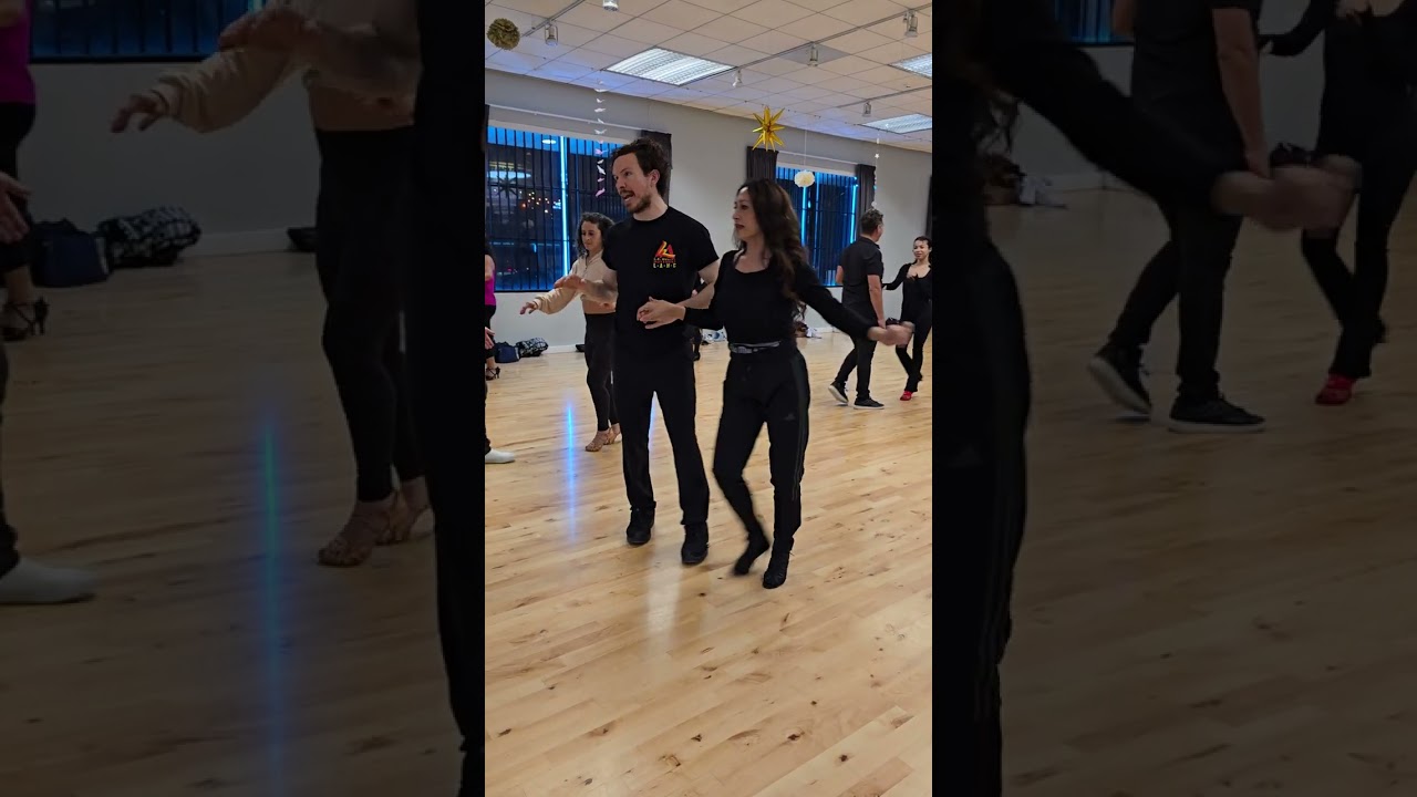 Easy Salsa Moves That Look Cool 😎 Salsa For the Club 🪩