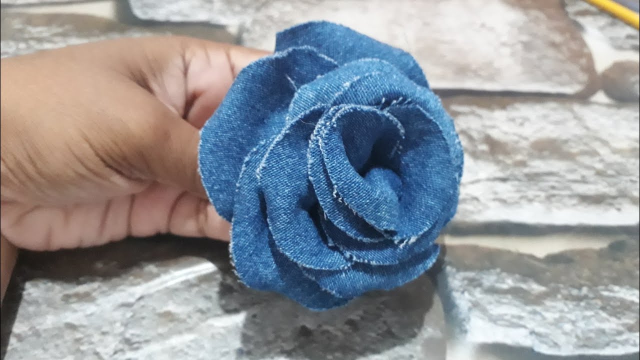 Ideia para fazer flor com retalho de calça jeans