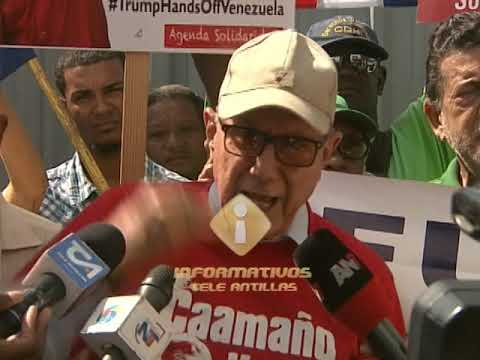 Miembros de partidos de izquierda protestan frente a la Embajada de Estados Unidos