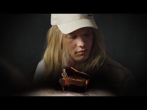 Noah-Benedikt - Grow Up (Official Video)
