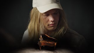 Noah-Benedikt - Grow Up (Official Video)