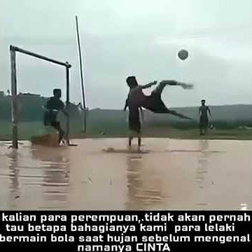 Kangen Masa Kecil😔Pas Hujan Main Bola