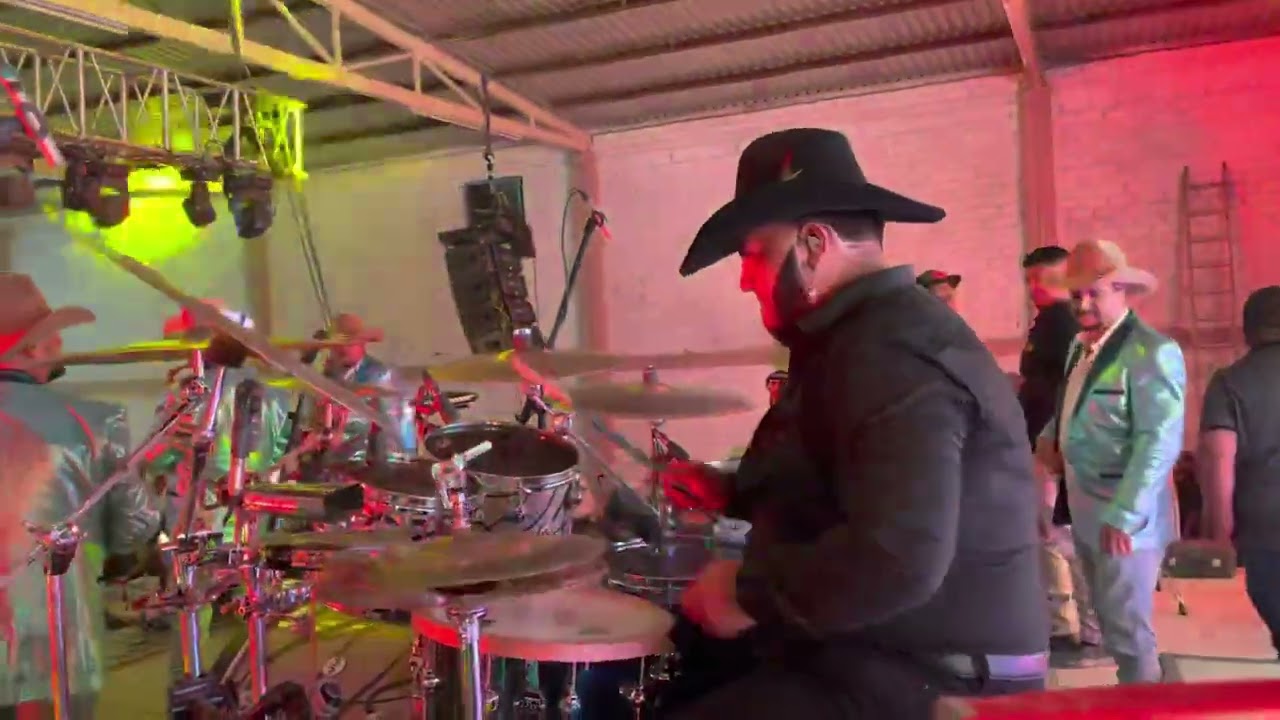 Adryan Moreno - Cabalgando / El Carretero - Conjunto Río Grande (Bateria)