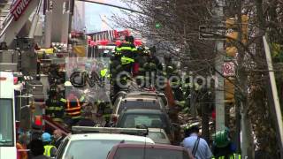 NY:BUILDING COLLAPSE-FIREFIGHTERS REMOVING ITEMS