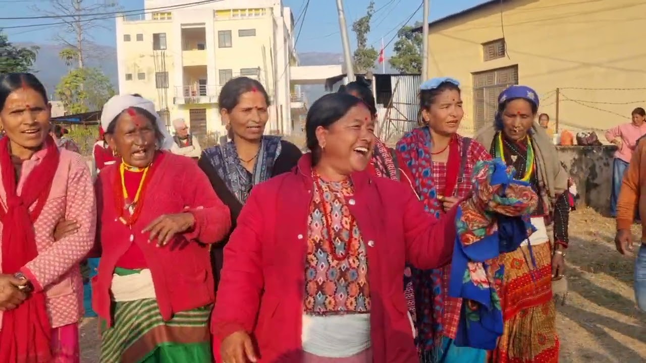 बाबियाचाैरकाे हाटबजारमा कडा देउडा खेल, हेराै हेराै लाग्ने,,deuda