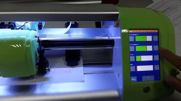 SKYCUT cutting plotter set speed and pressure during cutting.