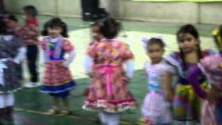BEATRIZ Festa Junina Educandário dos Anjos 2011.AVI
