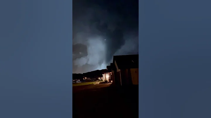Tornado in London, Kentucky || ViralHog