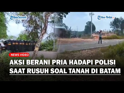 MENCEKAM! Aksi Berani Seorang Pria Hadapi Barikade Polisi saat Rusuh Kasus Tanah Pulau Rempang Batam