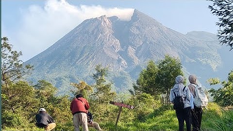 Gunung Merapi Terbelah Terlihat Jelas Dari Kali Talang Balerante Klaten 