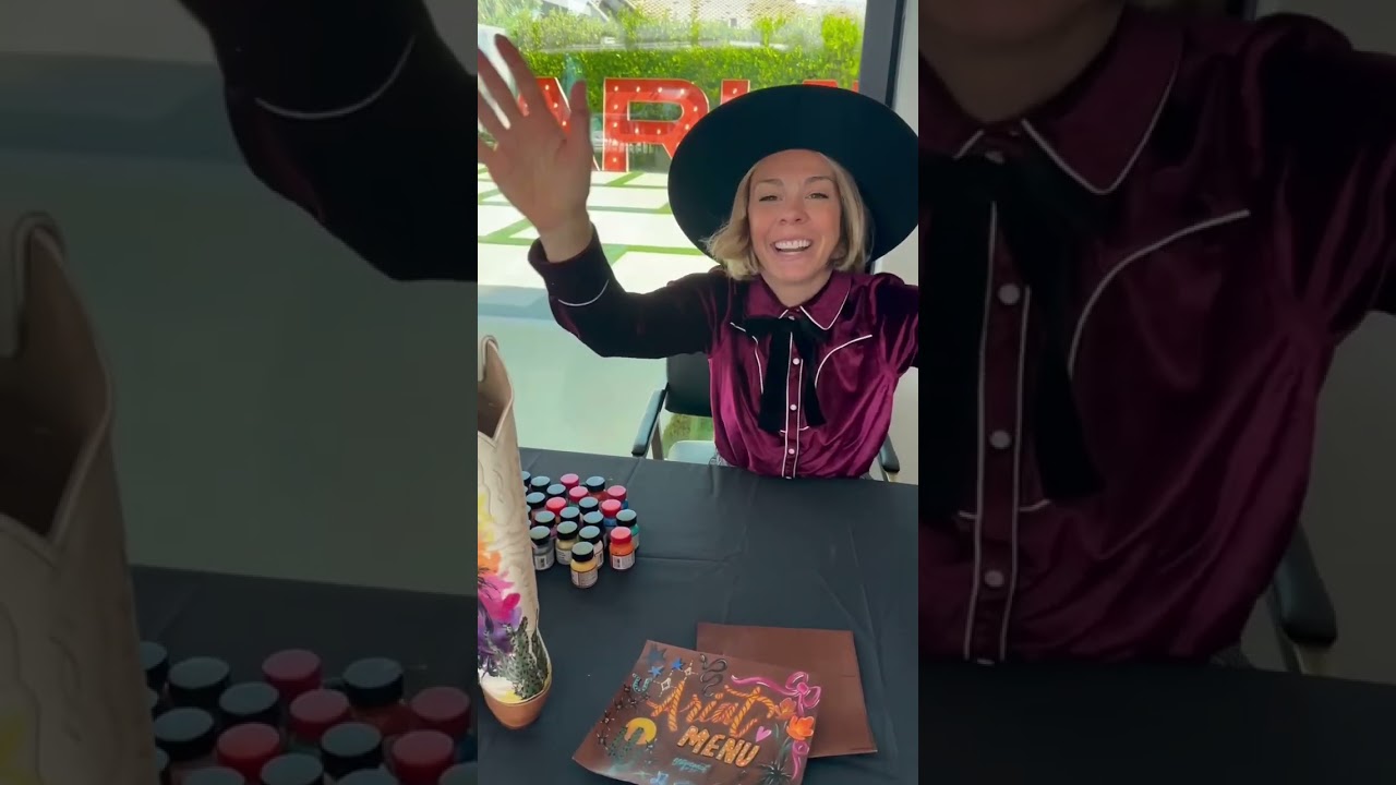 custom painted boots for Stagecoach by | painter 🤩🤩 #cowgirlmagazine #westernfashion #cowboyboots