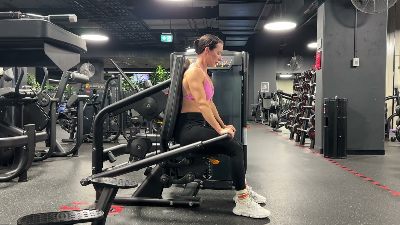 THRIVE エクササイズ Thrive Personal Training | Tricep Press Machine