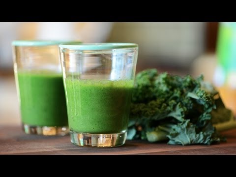 green-kale-smoothie---let's-cook-with-modernmom