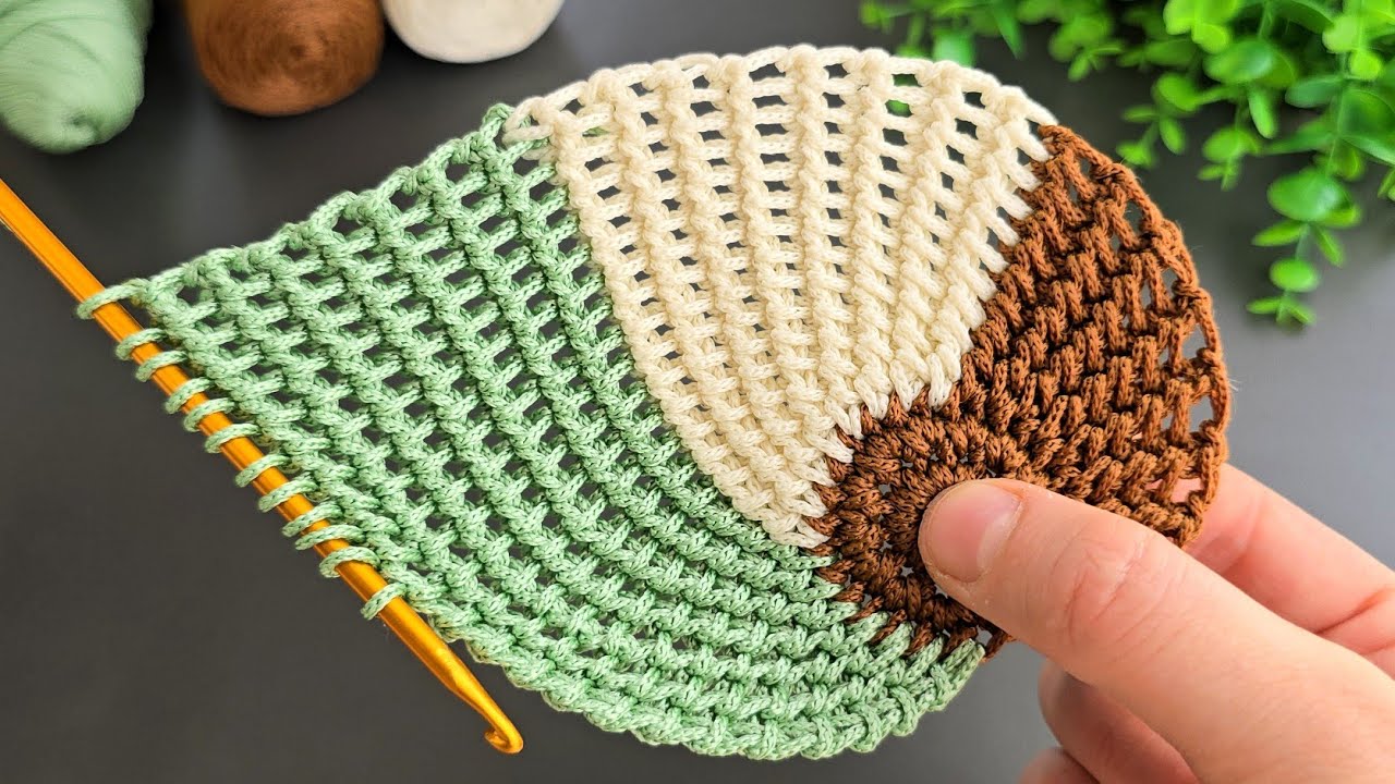 You Won't Believe How Easy It Is to Make a Motif Leaf Coaster with Knitting