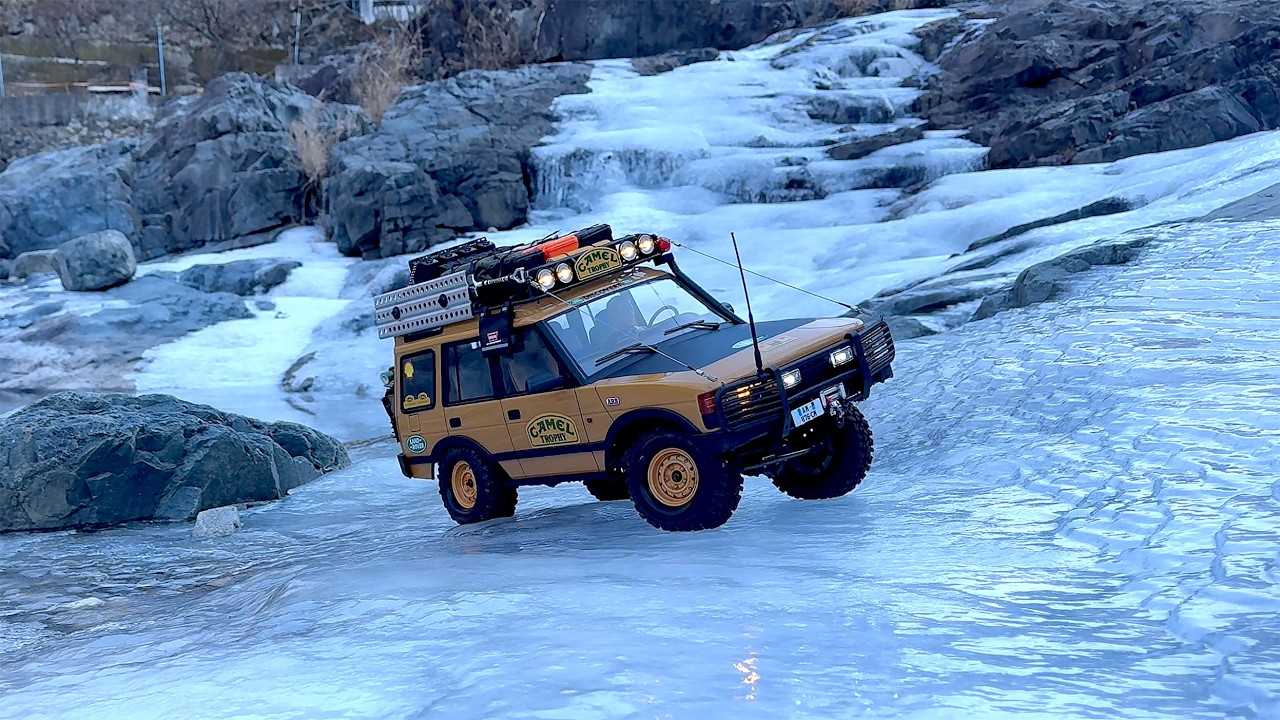 FMS FCX10 Land Rover Discovery | Camel Trophy Edition | 1/10 scale RC Car off-road & ice driving - 7