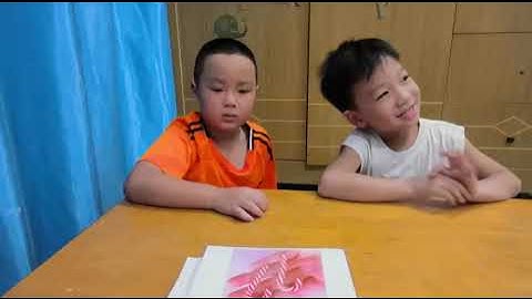 Tiếng Anh Giao Tiếp Tại Phan Thiết: Leo and Alex practice talking about Christmas