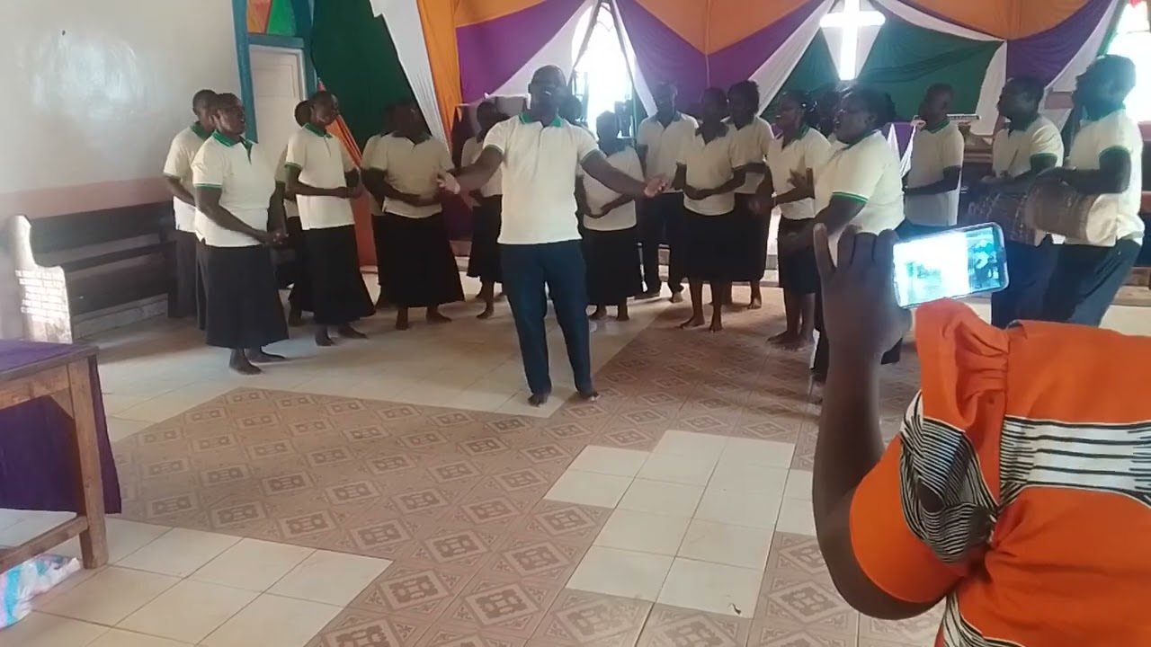 Mabole ACK Performing a Luhya Christmas Folk Song (Omwami Yesu Yebuulwe)