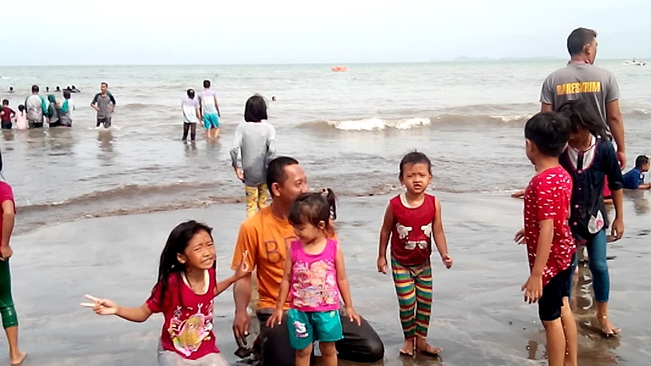 Pantai Karang Meong