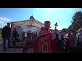 Віряни УПЦ у Заболотті змушені молитись просто неба біля свого закритого храму