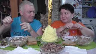 картинка: MUKBANG RUSSIA|ПЮРЕШКА И СЕЛЬДЬ ХК и СС| КОРЮШКА ХК, ЛИМОНАД,  ВКУСНО!!!