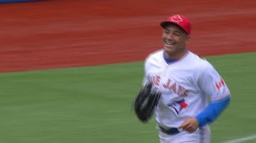 BOS@TOR: Carrera dives to snag a sinking line drive