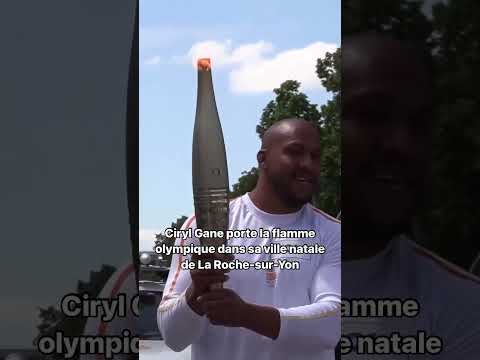🔥 Cyril Gane, le Bon Gamin, porteur de la flamme olympique ! #jo2024 #sports #shorts