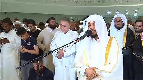 قارئ يمني في قطر يسحر المصلين بصوته .