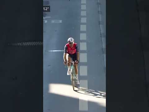 🥲 Foutue poussière dans l'œil ! #cycling #shorts