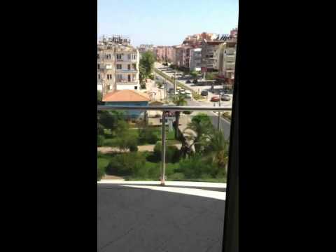 Video: Balkon Med Udsigt Over Byen