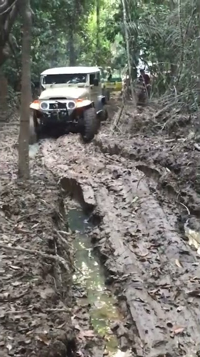 Toyota hardtop raja nya offroad di lumpur