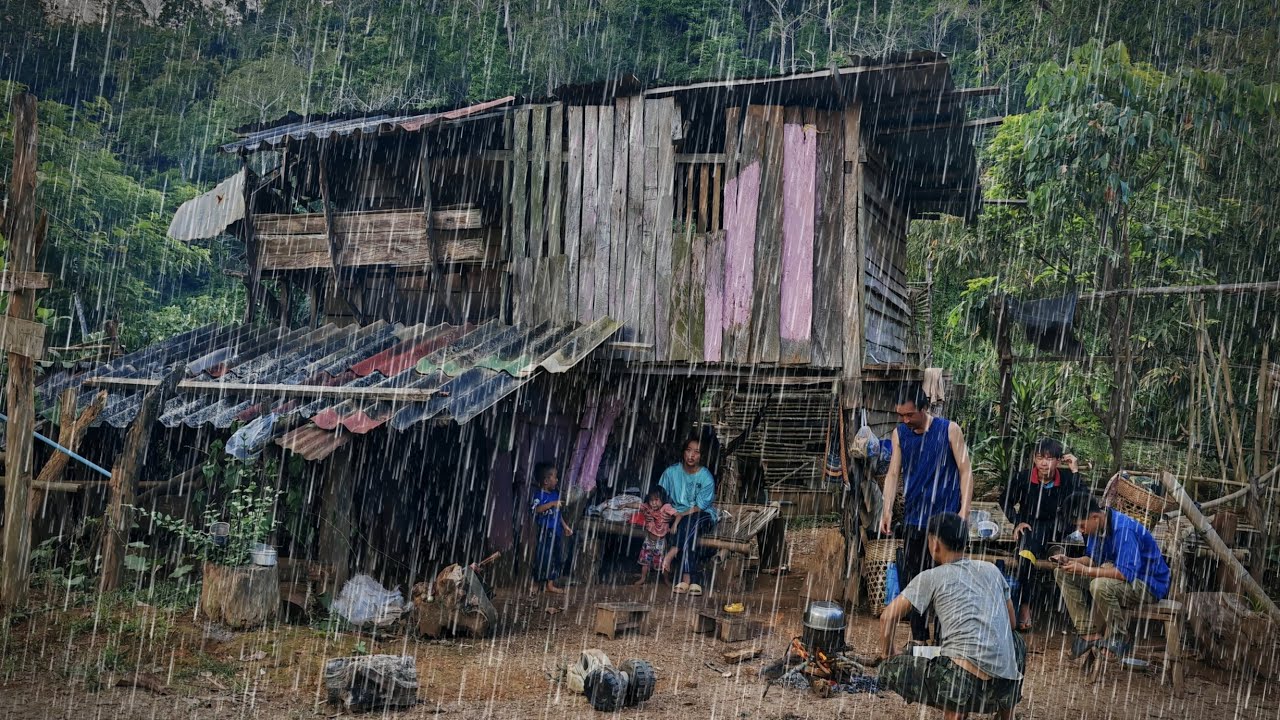 นอนบ้านจง8คน ฝนตกหนักเกือบทั้งคืนฟ้าแลบฟ้าร้องฟ้าผ่า น้ำป่าท่วมบ้านจง แต่ก็หลับกันอย่างสบาย [วรวิช]
