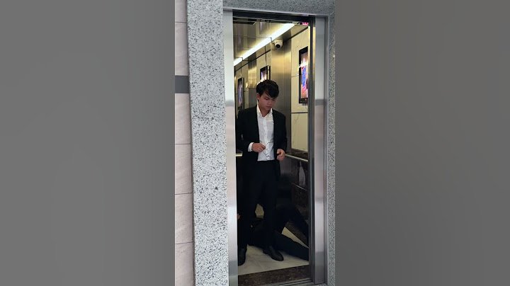 Help the girl in the elevator [CONDA NGUYEN] #condanguyen #kindness #goodman #hero #help #respect