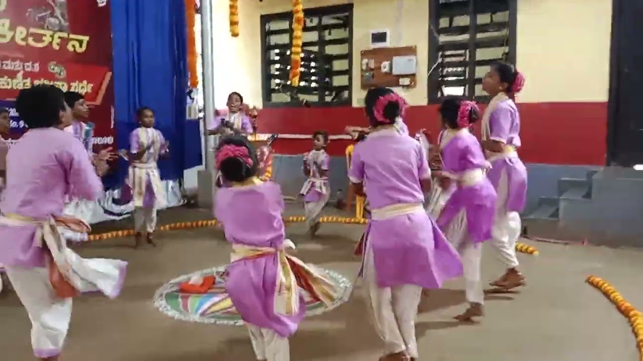 ಸುಳ್ಯದಲ್ಲಿ ನಡೆದ ಜಿಲ್ಲಾ ಮಟ್ಟದ ಕುಣಿತ ಭಜನಾ ಸ್ಪರ್ಧೆ.