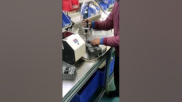 Automatic screw feeder