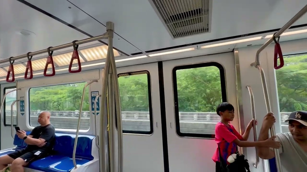 [Debut] SBS Transit Mitsubishi Crystal Mover C810D (V58): Punggol West Outer Loop.